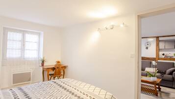 2 bedrooms, iron/ironing board, WiFi, bed sheets