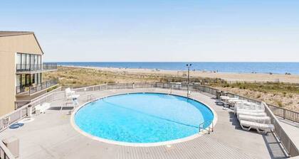 Sea Colony Woodland retreat with pool & hot tub, gym, central AC, WiFi, deck