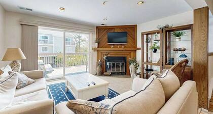 Indian Harbor Villas home close to the beach with private washer/dryer & WiFi