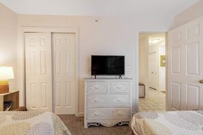 WiFi, bed sheets - Bay view condo with screened porch, central AC, on-site golf and shared pool (Ocean View)