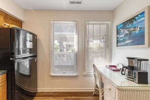 Interior - Bay view condo with screened porch, central AC, on-site golf and shared pool (Ocean View)