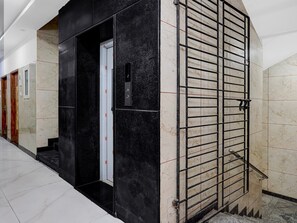 House | Interior - Saver Double Royapettah Clock Tower RKH (Chennai)