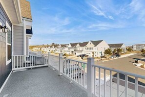 Property grounds - Bayside Resort townhouse with indoor and outdoor pools and hot tub - dogs OK (Selbyville)