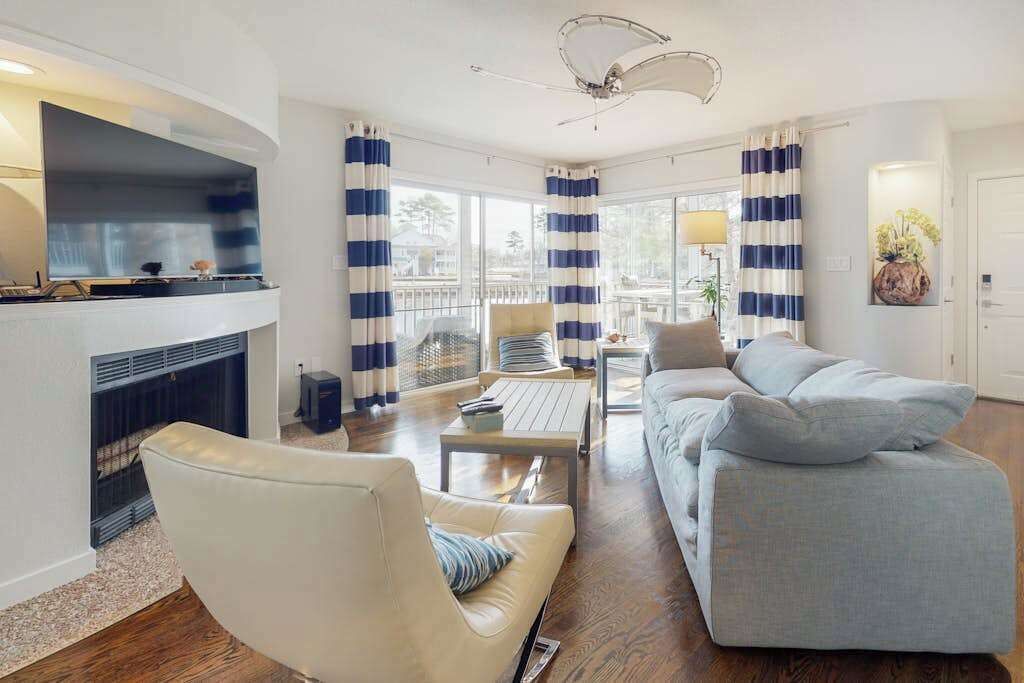TV, fireplace, offices