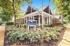 Exterior - Bear Trap Dunes condo with screened porch, deck, pools, saunas & beach shuttle (Ocean View)
