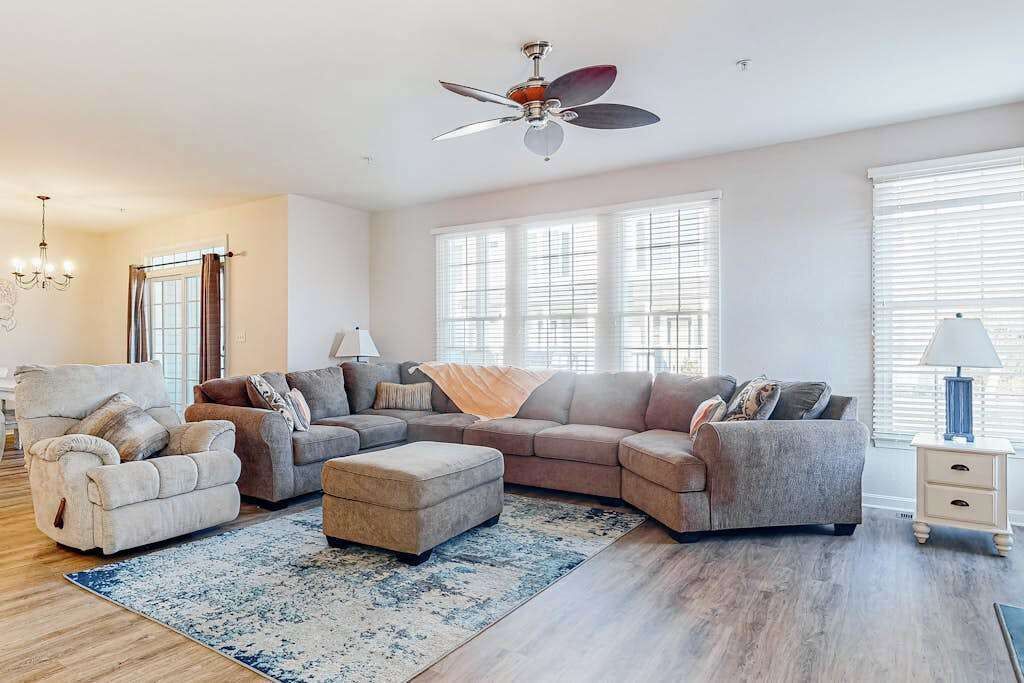 TV, fireplace, offices