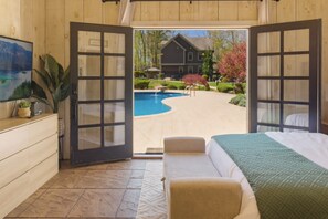 Room - Private Pool House - Pool · Jacuzzi · Fireplace (Pine Bush)