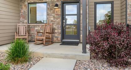 Juniper Bloom | 2 King Suites, Garage, Bikes
