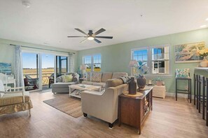 TV, fireplace, DVD player - Bethany Bay condo with pool, fireplace, screened porch & AC (Ocean View)