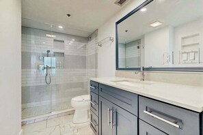 Shower, hair dryer, towels - Sea Colony Ocean renovated beachfront condo with balcony, AC, pools, & tennis (Bethany Beach)
