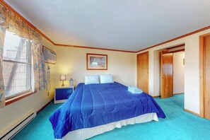 Iron/ironing board, WiFi, bed sheets - Town of Fenwick Island condo with dazzling sunrise views (Fenwick Island)
