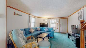 TV, DVD player, offices