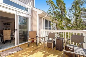 Property grounds - Waterview condo at Sea Colony with patio, fireplace, fast WiFi, pools, & tennis (Bethany Beach)