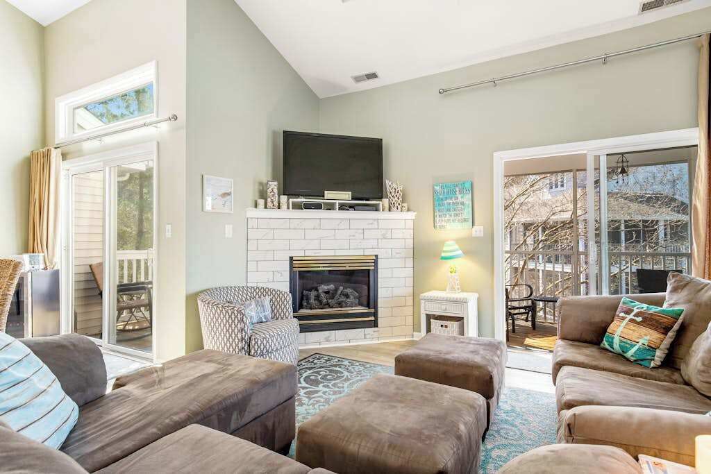 TV, fireplace, offices