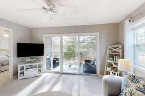 TV, offices - 2nd-floor condo at Bethany Bay with pool, on-site golf, and sports courts (Ocean View)