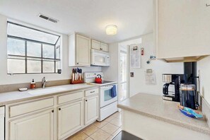 Fridge, microwave, oven, stovetop - Sea Colony Tennis townhouse with pools, tennis, fitness centers, & private beach (Bethany Beach)