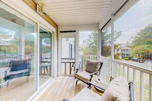 Property grounds - Sea Colony condo w/ beach access, pools, tennis, gym, fast WiFi, central AC, W/D (Bethany Beach)