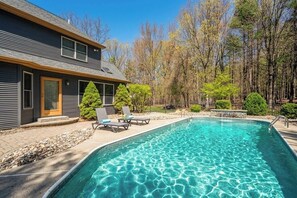 Pool -  Aurora Hill: Pool • Hot Tub • Saratoga Lake & Race Track (Stillwater)