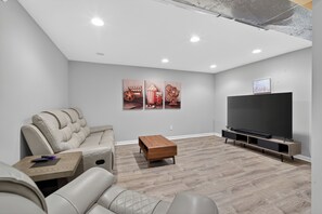 Living area -  Aurora Hill: Pool • Hot Tub • Saratoga Lake & Race Track (Stillwater)