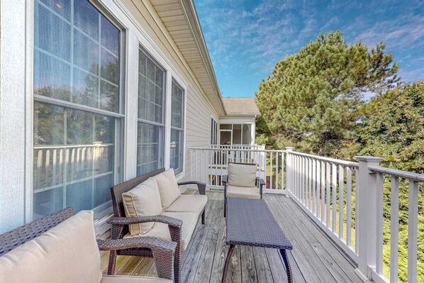 Terrace/patio - Bear Trap Dunes home w/ AC, fireplace, balcony, W/D, beach shuttle (Ocean View)