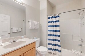 Shower, hair dryer, towels - Bear Trap Dunes home w/ AC, fireplace, balcony, W/D, beach shuttle (Ocean View)