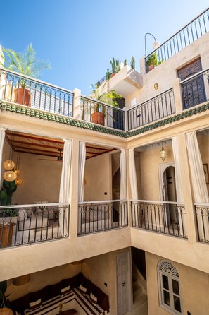 A multi-level courtyard with balconies, potted plants, and a traditional design. - Riad Sitta Heated Pool Jacuzzi 5min Jama lfna (Marrakesh)