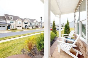Terrace/patio - Bishops Landing townhome with screened porch, patio, on-site pool & tennis (Millville)