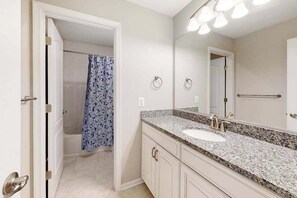 Shower, towels - Bishops Landing townhome with screened porch, patio, on-site pool & tennis (Millville)