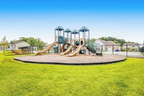 Children’s area - Bishops Landing townhome with screened porch, patio, on-site pool & tennis (Millville)