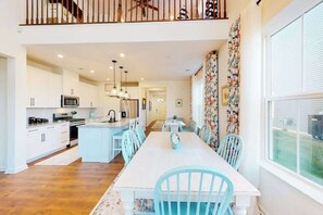 Dining - Bishop's Landing townhouse with grill, outdoor pool, gym, tennis court, shuttle (Millville)