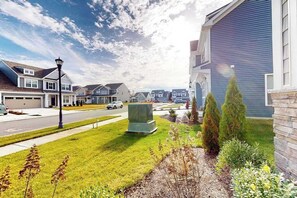 A residential street with houses, a street lamp, and a central air conditioning unit. - Bishop's Landing townhouse with grill, outdoor pool, gym, tennis court, shuttle (Millville)