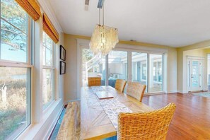 Dining - Watermark North home near the beach with pool, fast WiFi, & washer/dryer (Bethany Beach)