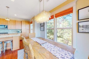 Fridge, microwave, oven, stovetop - Watermark North home near the beach with pool, fast WiFi, & washer/dryer (Bethany Beach)