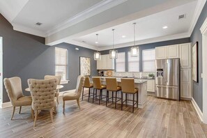 Fridge, microwave, oven, stovetop - Bishops Landing townhome with private washer/dryer, shared pool, tennis, gym (Millville)