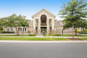 Exterior - Bishops Landing townhome with private washer/dryer, shared pool, tennis, gym (Millville)