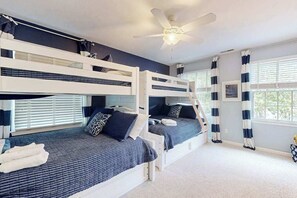 Desk, iron/ironing board, WiFi, bed sheets - Bear Trap Dunes home with fabulous shared amenities, jetted tub, & bikes (Ocean View)
