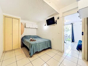 Room - Les Amphores by Interhome (Le Grau du Roi)