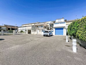 House - Les Amphores by Interhome (Le Grau du Roi)