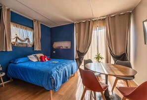Desk, laptop workspace, blackout curtains, soundproofing - B&B Sentiero Rusca (Ponchiera)