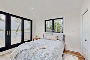 Desk, iron/ironing board, WiFi, wheelchair access - Keen-Wik on the Bay Spacious home w/community boat launch & dock. (Selbyville)