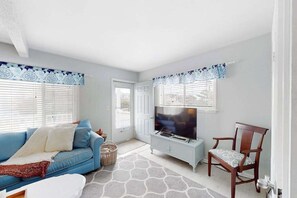TV, DVD player, offices - Enchanting condo w/ ocean-view, with balcony, pool, washer/dryer, & dog-friendly (Dewey Beach)