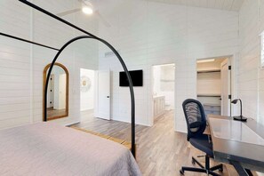 Desk, iron/ironing board, WiFi, bed sheets - Town of Dewey Beach modern home with grill & outdoor showers - prime location (Dewey Beach)