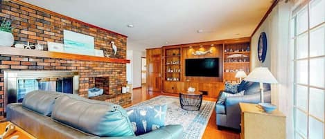 TV, fireplace, offices