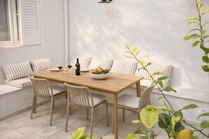 Outdoor dining - CasaVolta: Pietra - Garden,arched ceilings and beautiful interior (Nardò)