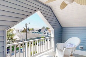 Property grounds - Spectacular pet friendly house walk to beach w/ocean views, private pool (Dewey Beach)