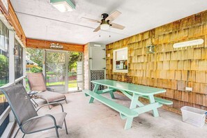 Outdoor dining - Dutch Colonial Townhome in The Kent Condo Community w/Free WiFi, AC, & More (Bethany Beach)