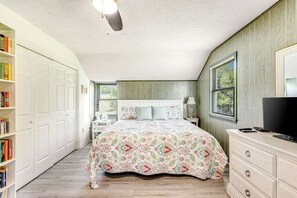 Iron/ironing board, WiFi, bed sheets - Dutch Colonial Townhome in The Kent Condo Community w/Free WiFi, AC, & More (Bethany Beach)