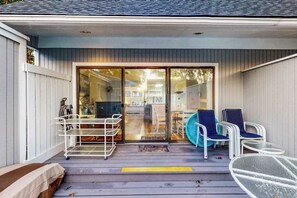 Terrace/patio - Sea Colony Tennis 1st floor condo w/ pool, free WiFi, and gym (Bethany Beach)