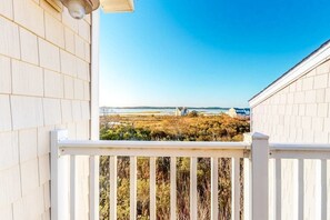 Property grounds - Salt Meadows townhouse w/ elevator, gas fireplace & community pool and pier (Fenwick Island)