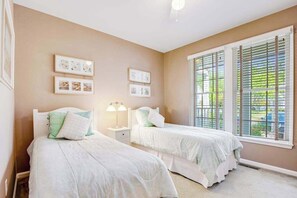 Desk, iron/ironing board, WiFi, bed sheets - Bear Trap Dunes golf condo with indoor pool, 2 outdoor pools & beach shuttle (Ocean View)